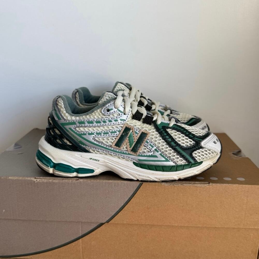 New Balance 1906 R ‘Green Metallic’ Kids Sneakers - SZ 1 Y - Picture 2 of 15